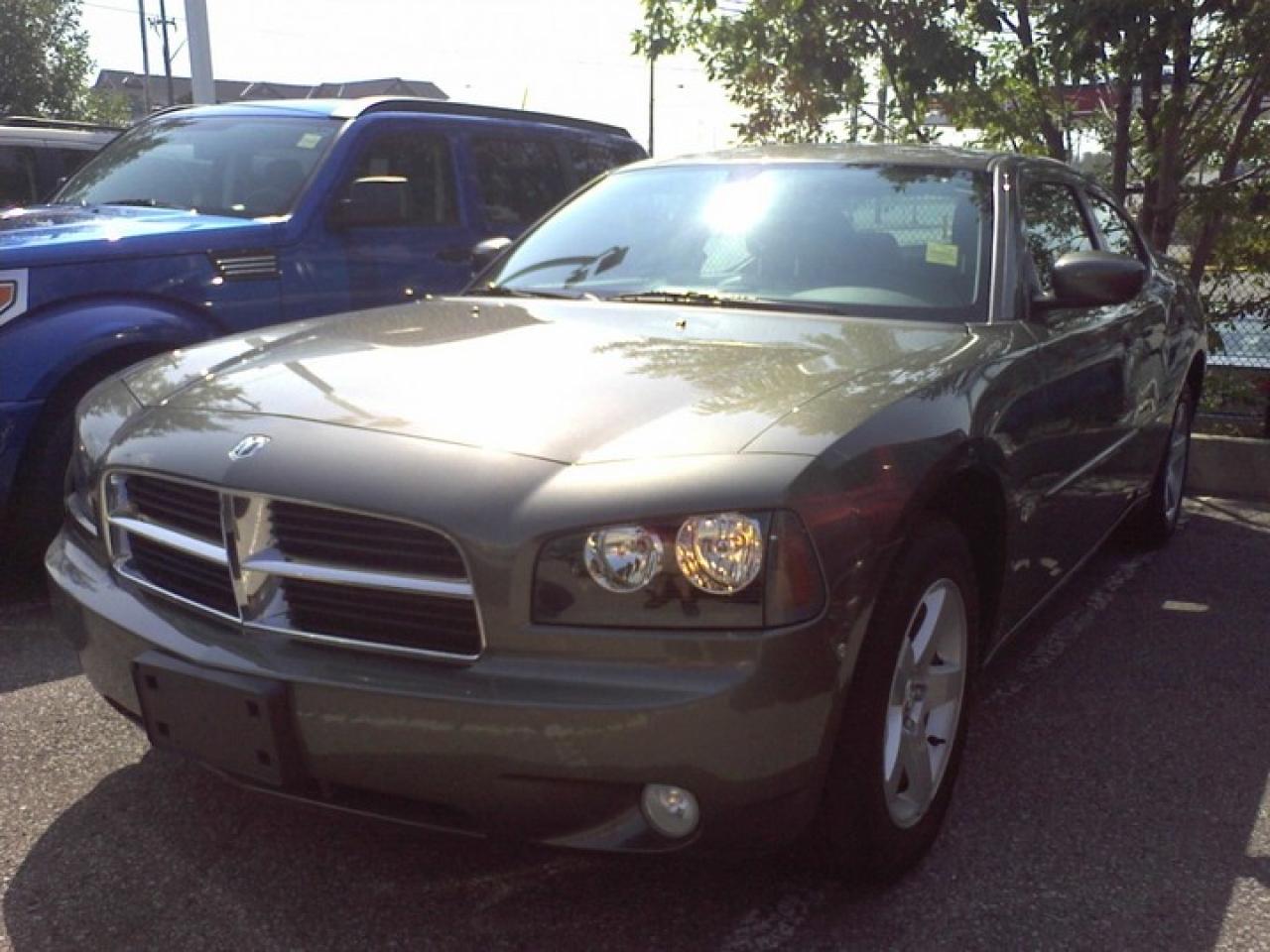 613697
