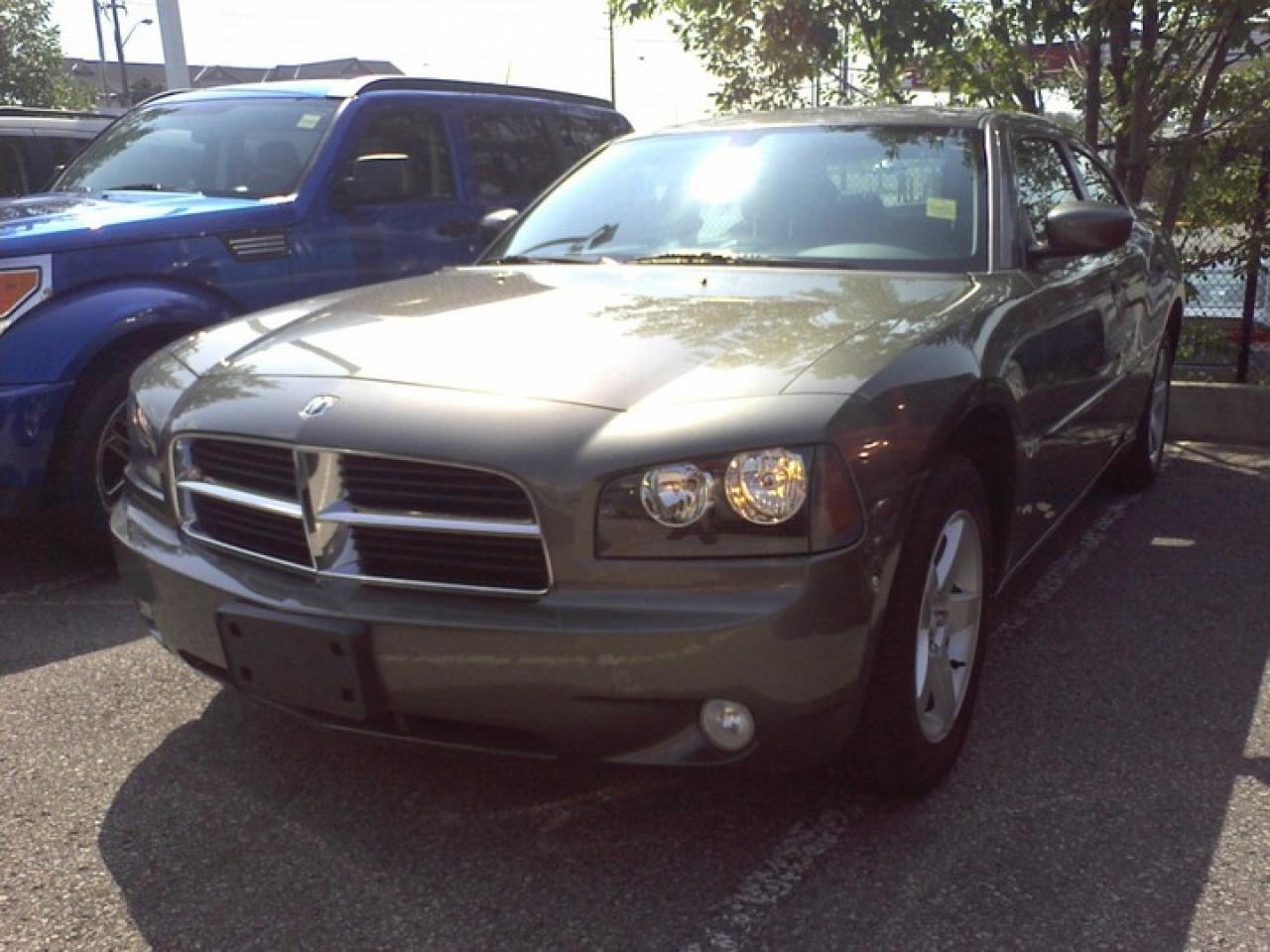 613697