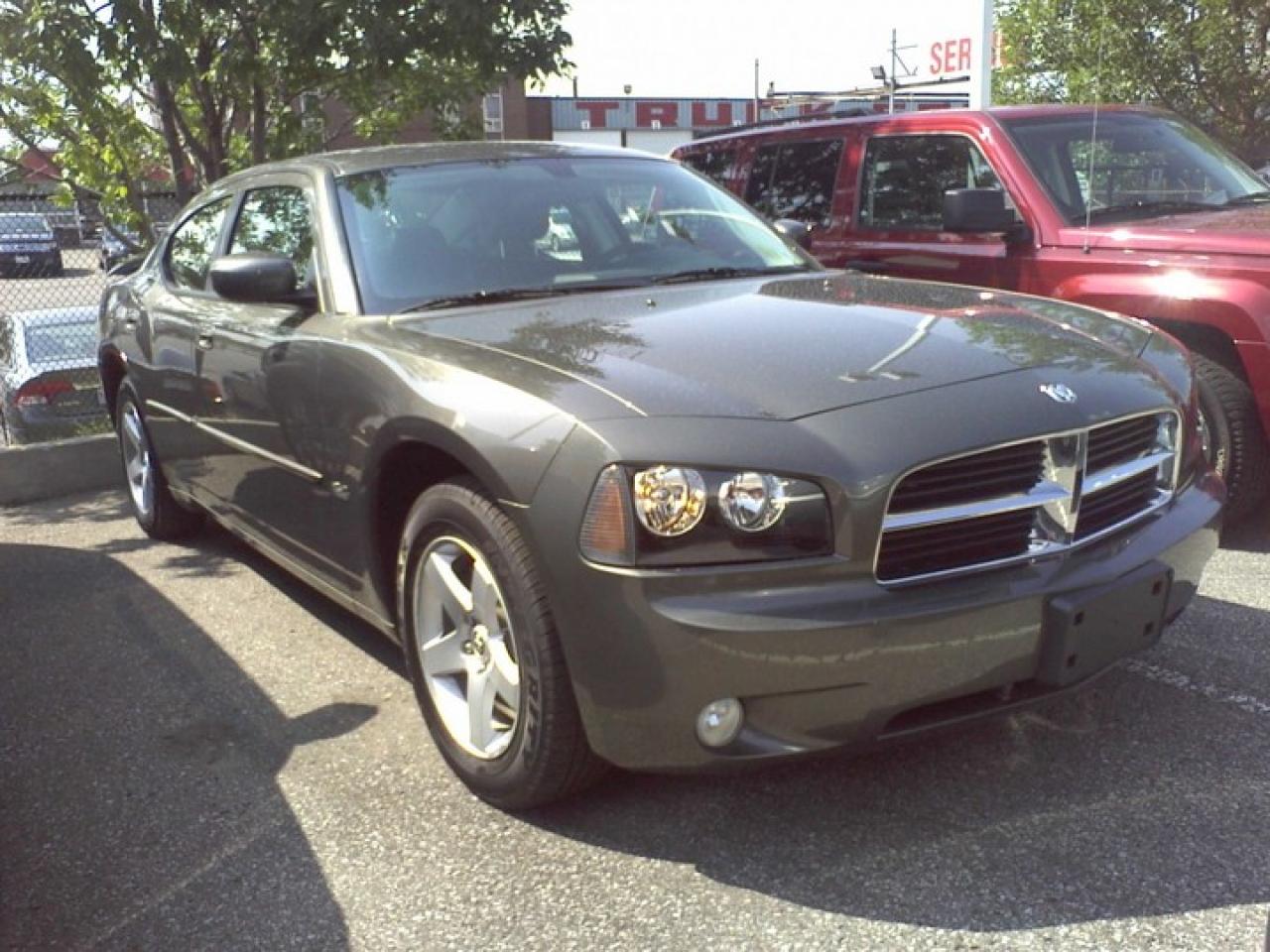 613697