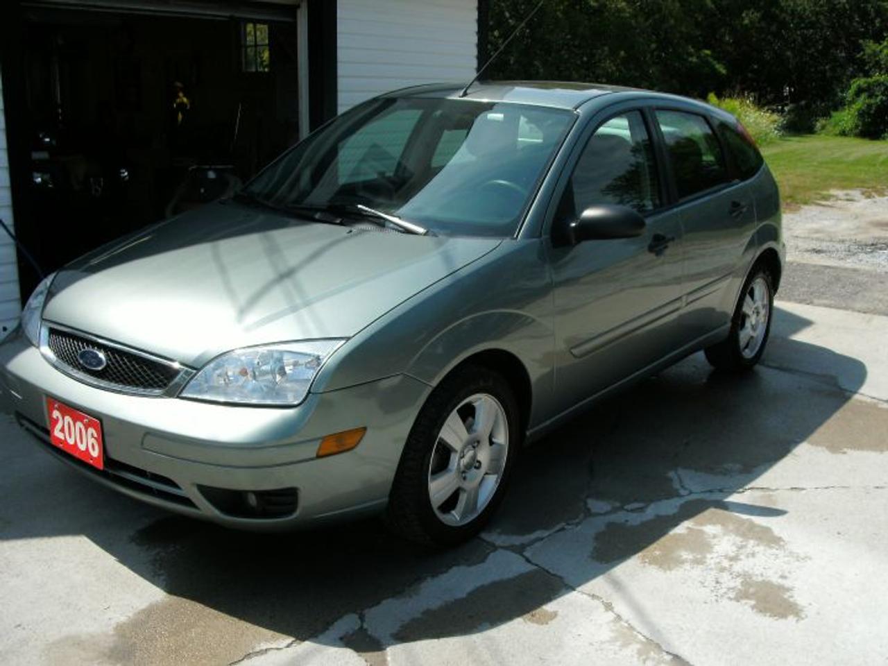 Used 2006 Ford Focus ZX5 for sale in Beaverton, ON
