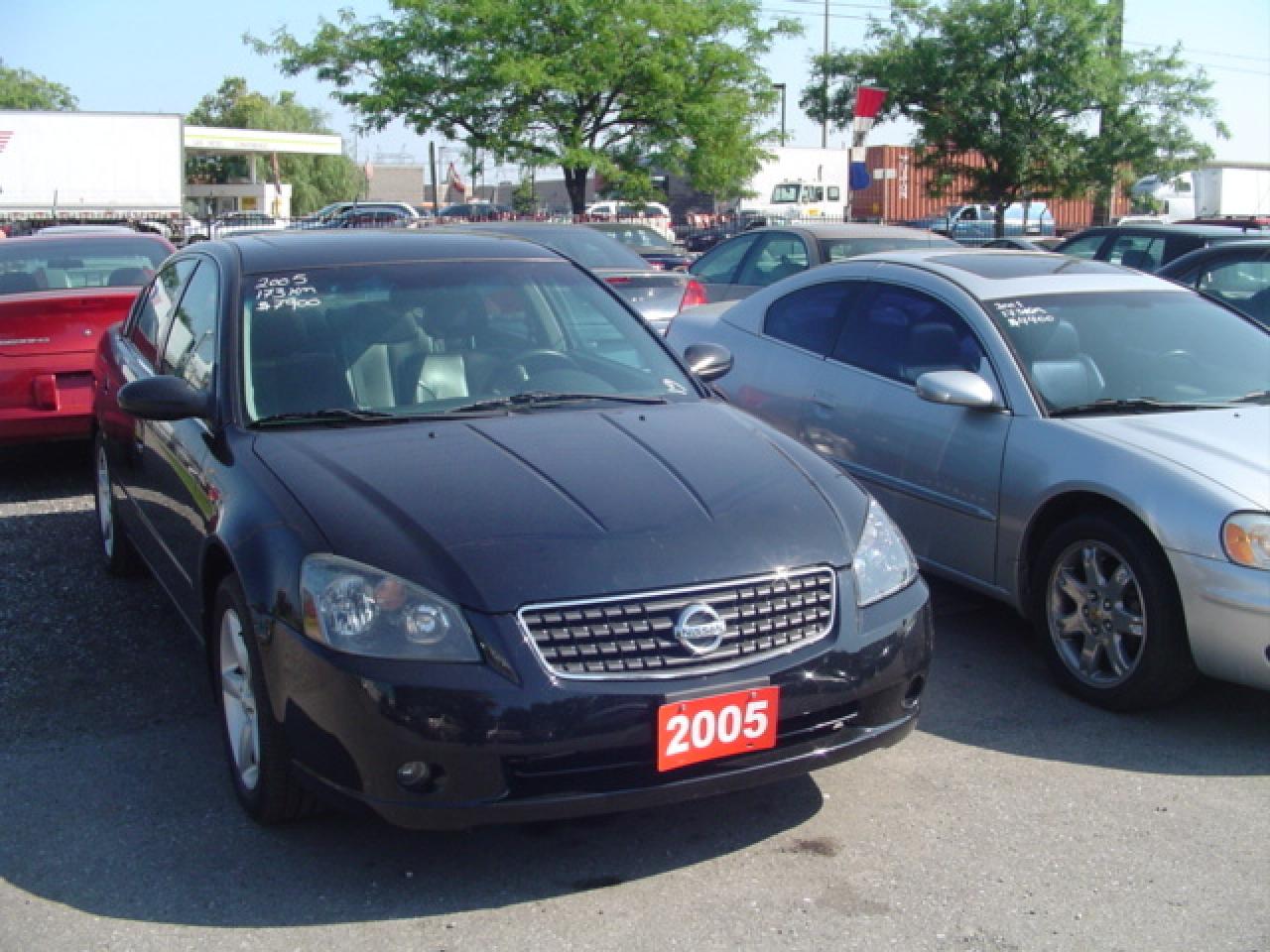 Used 2005 Nissan Altima 3.5LSE for sale in Brampton, ON