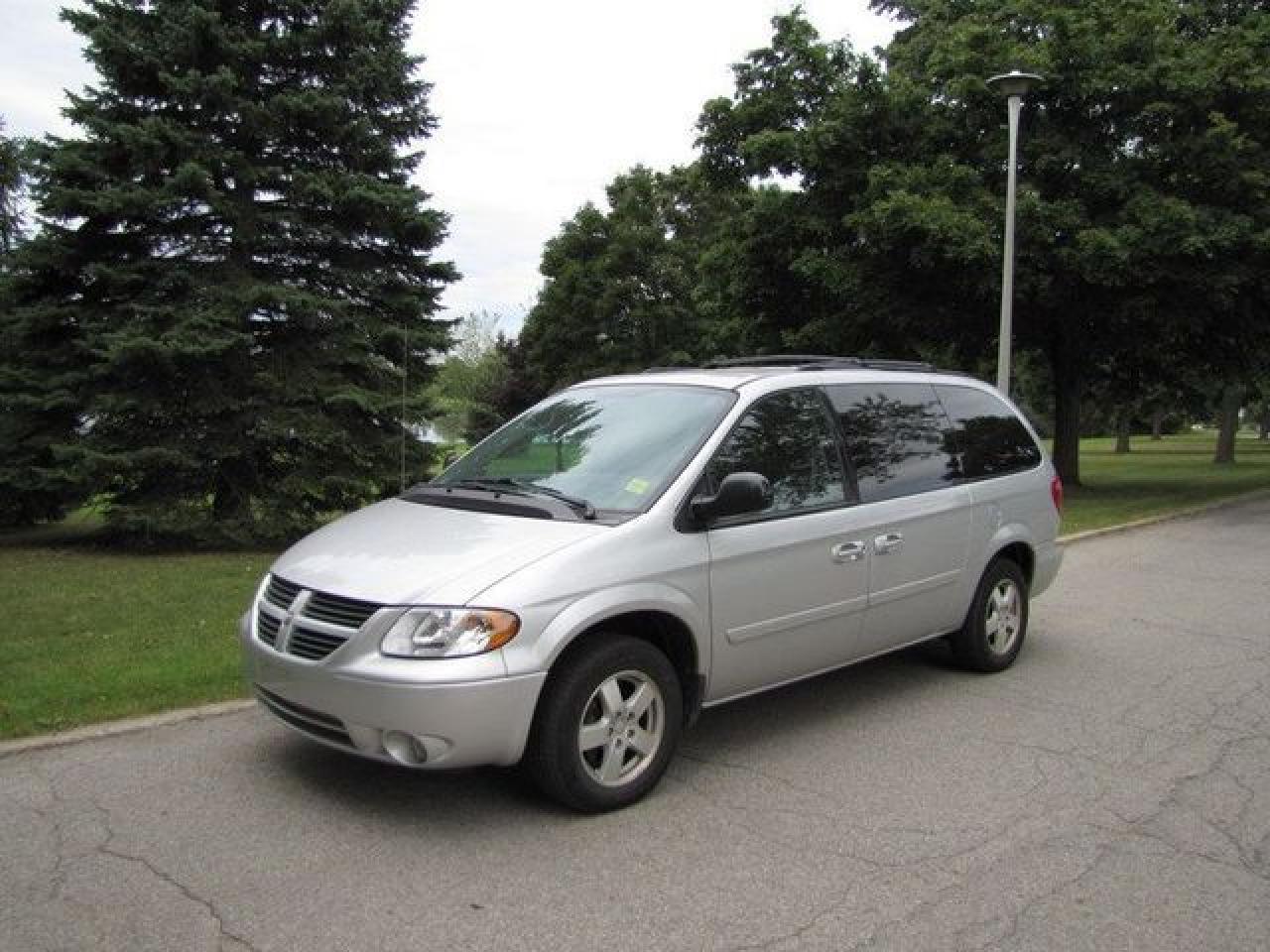 Used 2006 Dodge Grand Caravan SXT BIG 3.8V6!!  TV/DVD!! CHRYSLER LEASE RETURN!! Van for sale in Guelph, ON