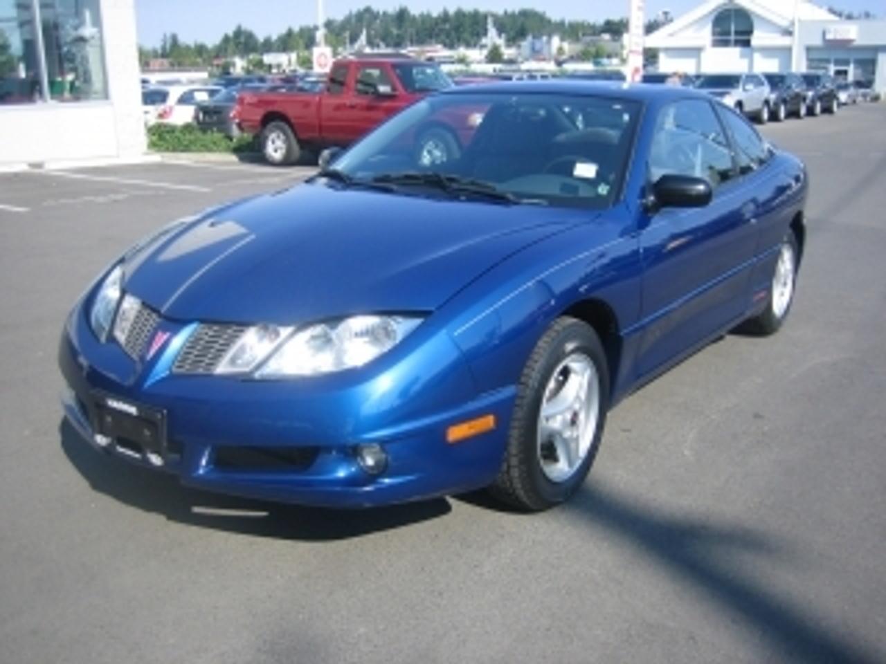 Used 2004 Pontiac Sunfire SL for sale in Nanaimo, BC