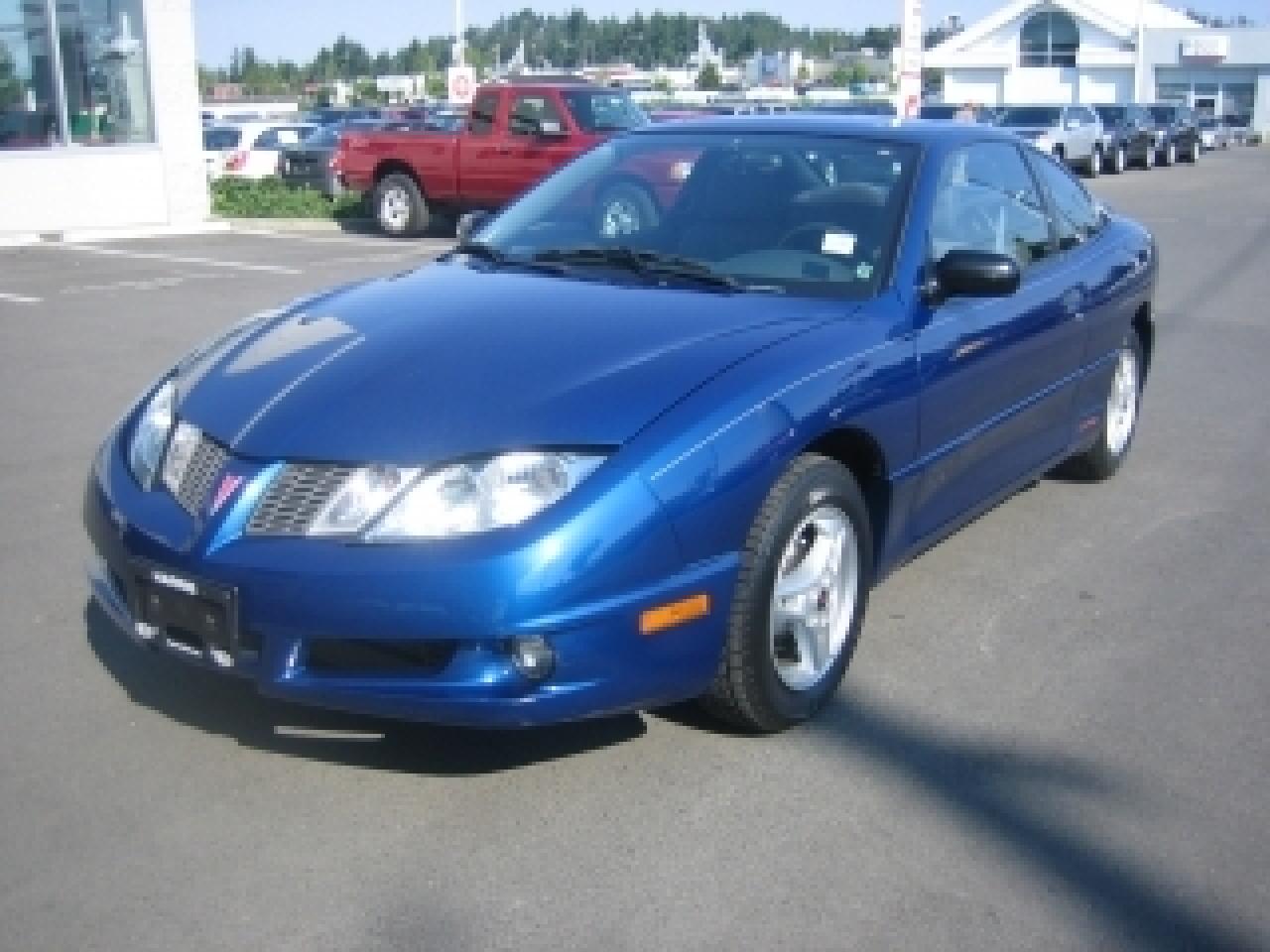 Used 2004 Pontiac Sunfire SL for sale in Nanaimo, BC