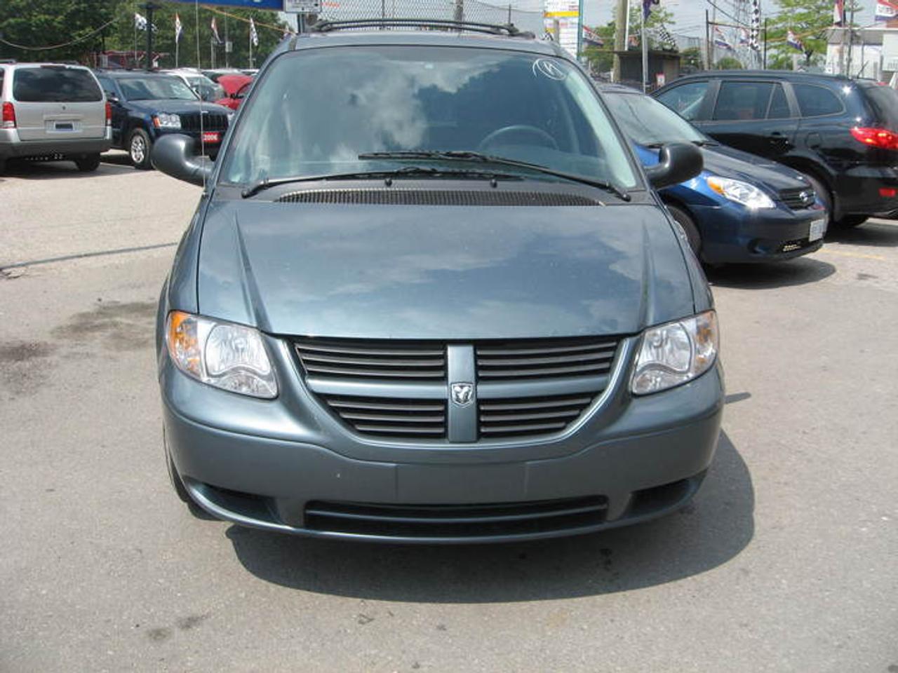 2005 Dodge Caravan  Photo2