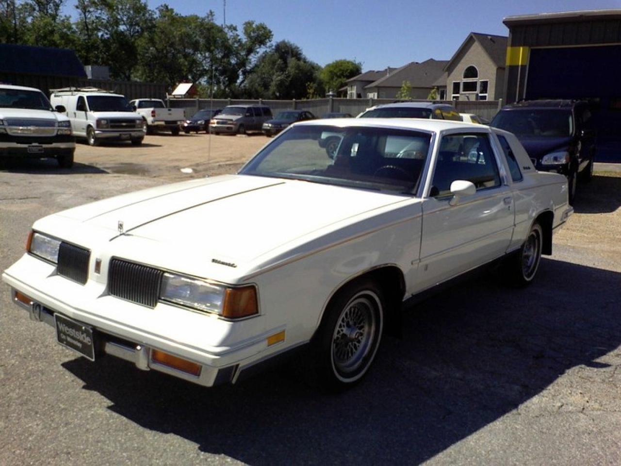 Used 1988 Oldsmobile Cutlass Supreme  for sale in Winnipeg, MB