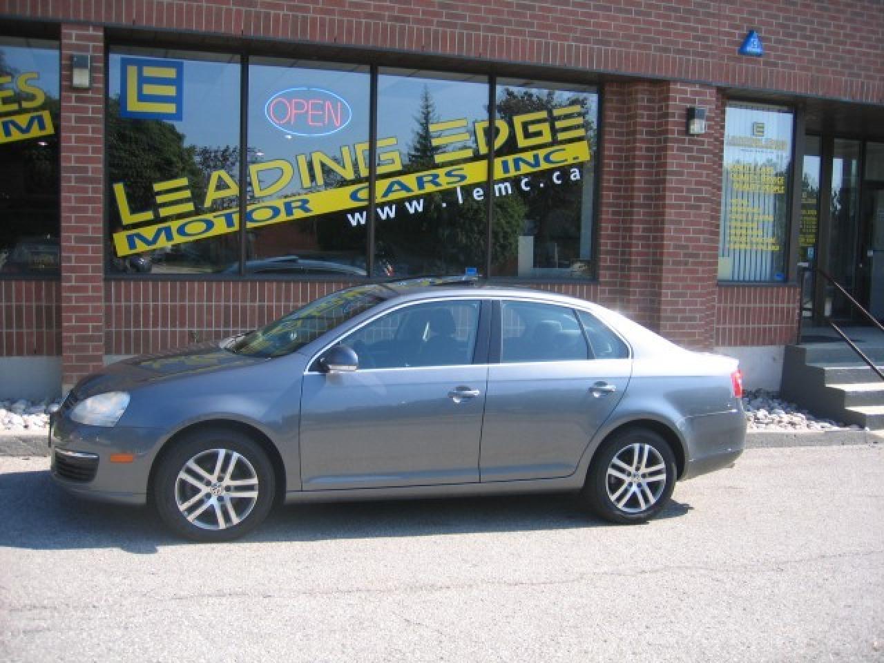 Used 2006 Volkswagen Jetta 2.5 LUXURY SUNROOF AND ALLOYS for sale in Woodbridge, ON