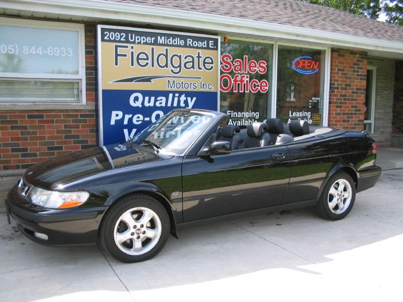 1 OWNER FREE OF ACCIDENTS LOCAL CAR WITH COMPLETE SERVICE RECORDS FOR ONLY $9995 PLUS HST, LIC