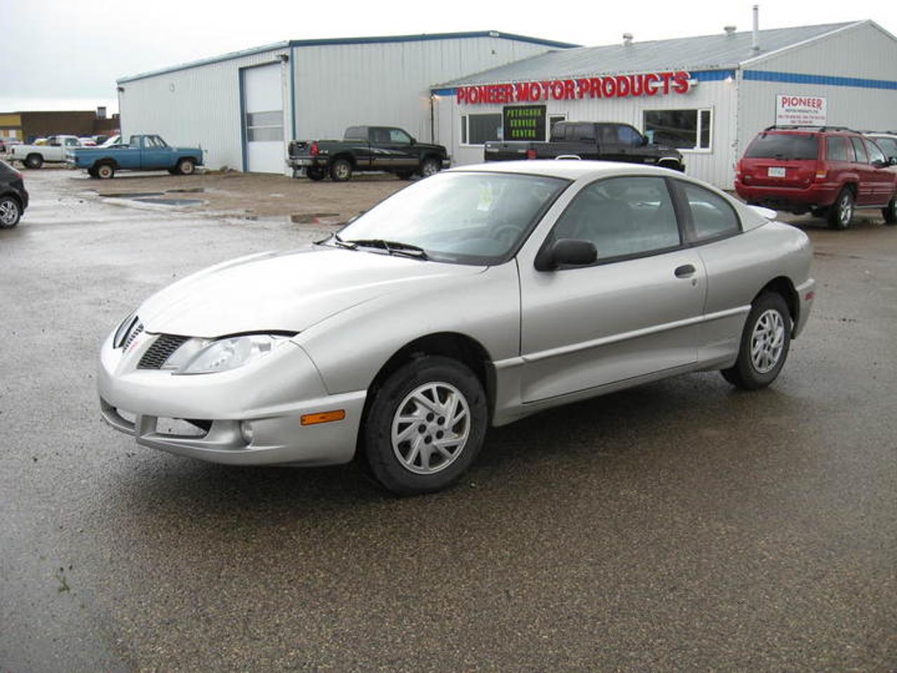 Used 2005 Pontiac Sunfire SL 2dr Coupe for sale in Melville, SK