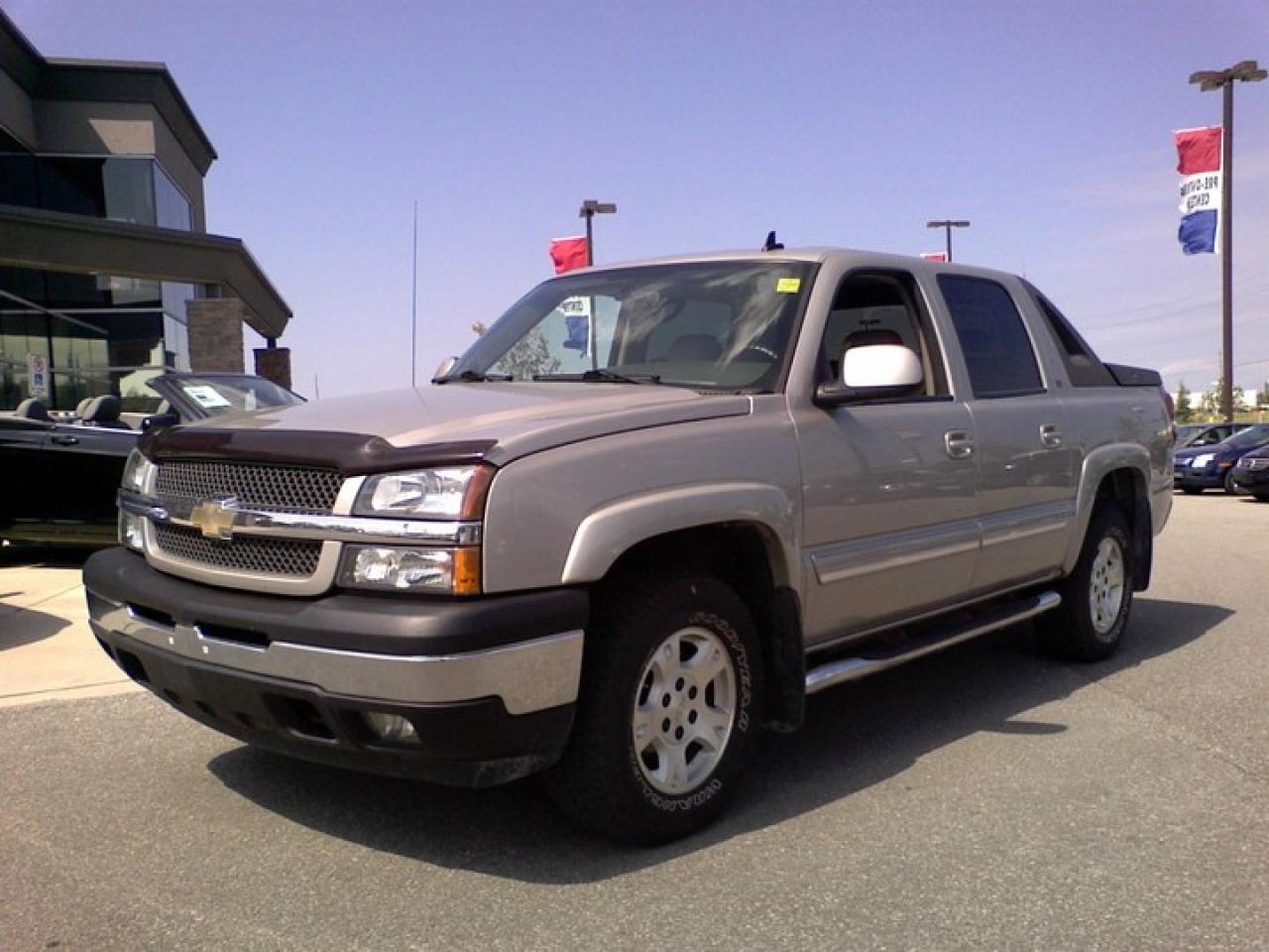 Used 2006 Chevrolet Avalanche 1500 LT Sport Utility Pickup5 1/4 ft for sale in Barrie, ON