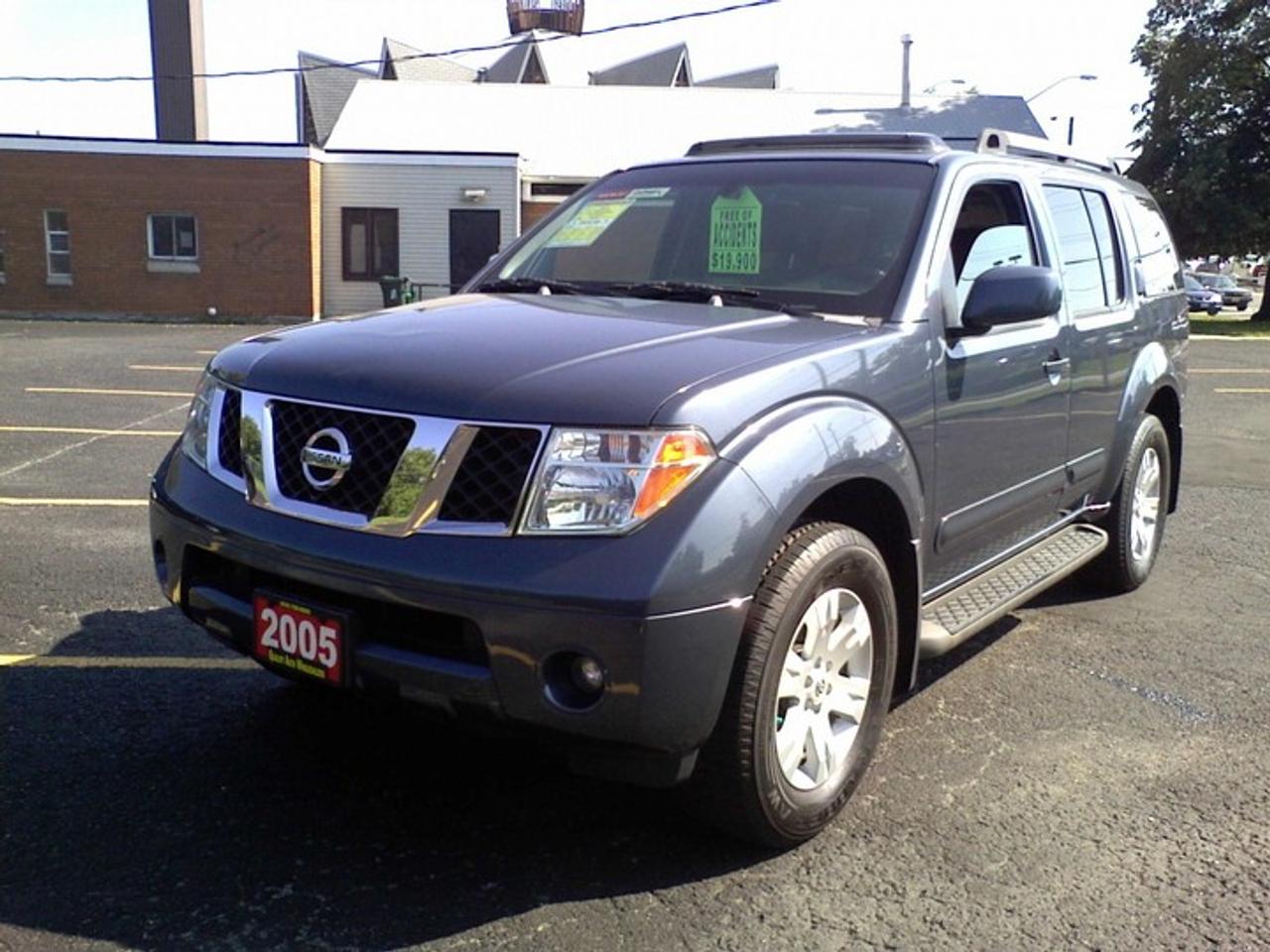 FREE DUAL DVD ON THE HEADRESTS!! FREE 1-YEAR UNLIMITED KILOMETER POWER-TRAIN WARRANTY!! 129k!, Blue on Black Leather Interior, P/Sunroof, CD, Auto, A/C, Power & Heated Seats, Fully Loaded! 7Passenger, Running Board,  All vehicles offered for sale are Retail.Taxes are not included. <br />Free GPS or Head rest DVD with finance deals only(O.A.C).Installation charges Extra.Free GPS/DVD is valid only for Finance Deals based on Full Asking Price.
