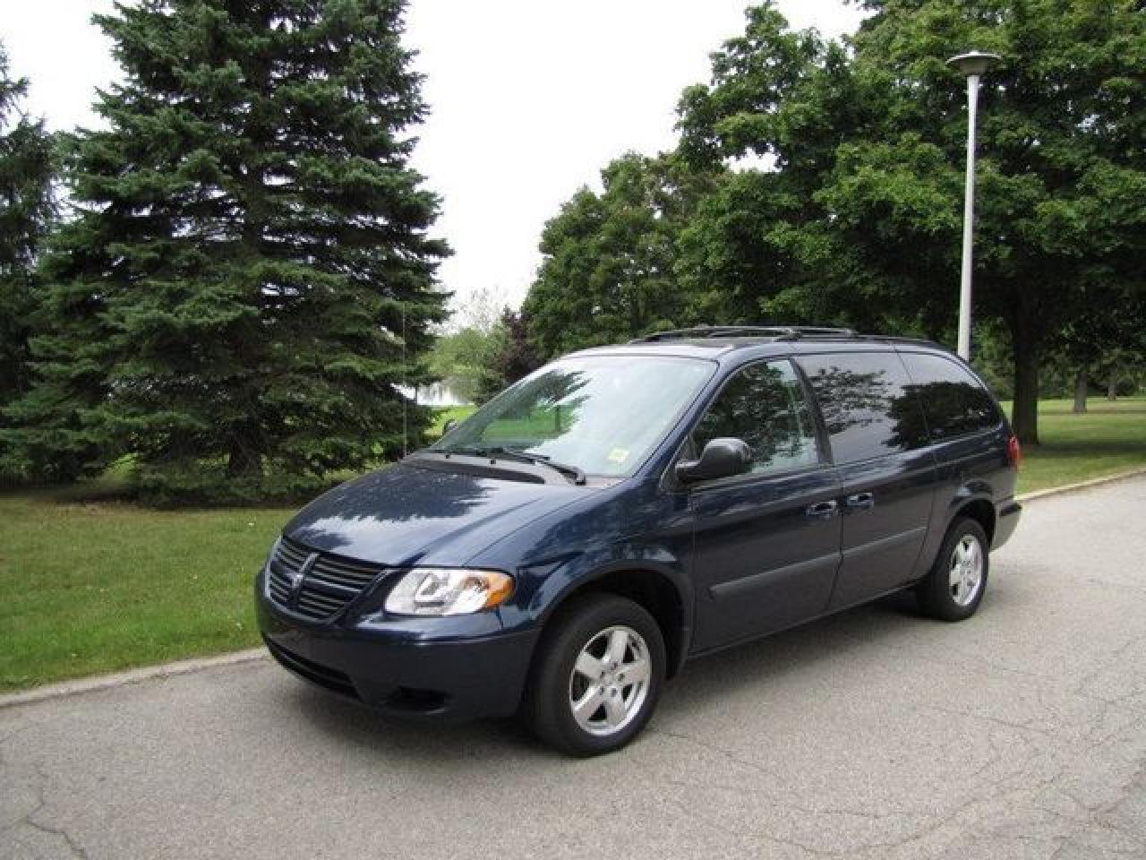 Used 2006 Dodge Grand Caravan SE QUADS!! REAR AC!! PWR SEAT!! CHRYSLER LEASE RETURN!! Van for sale in Guelph, ON
