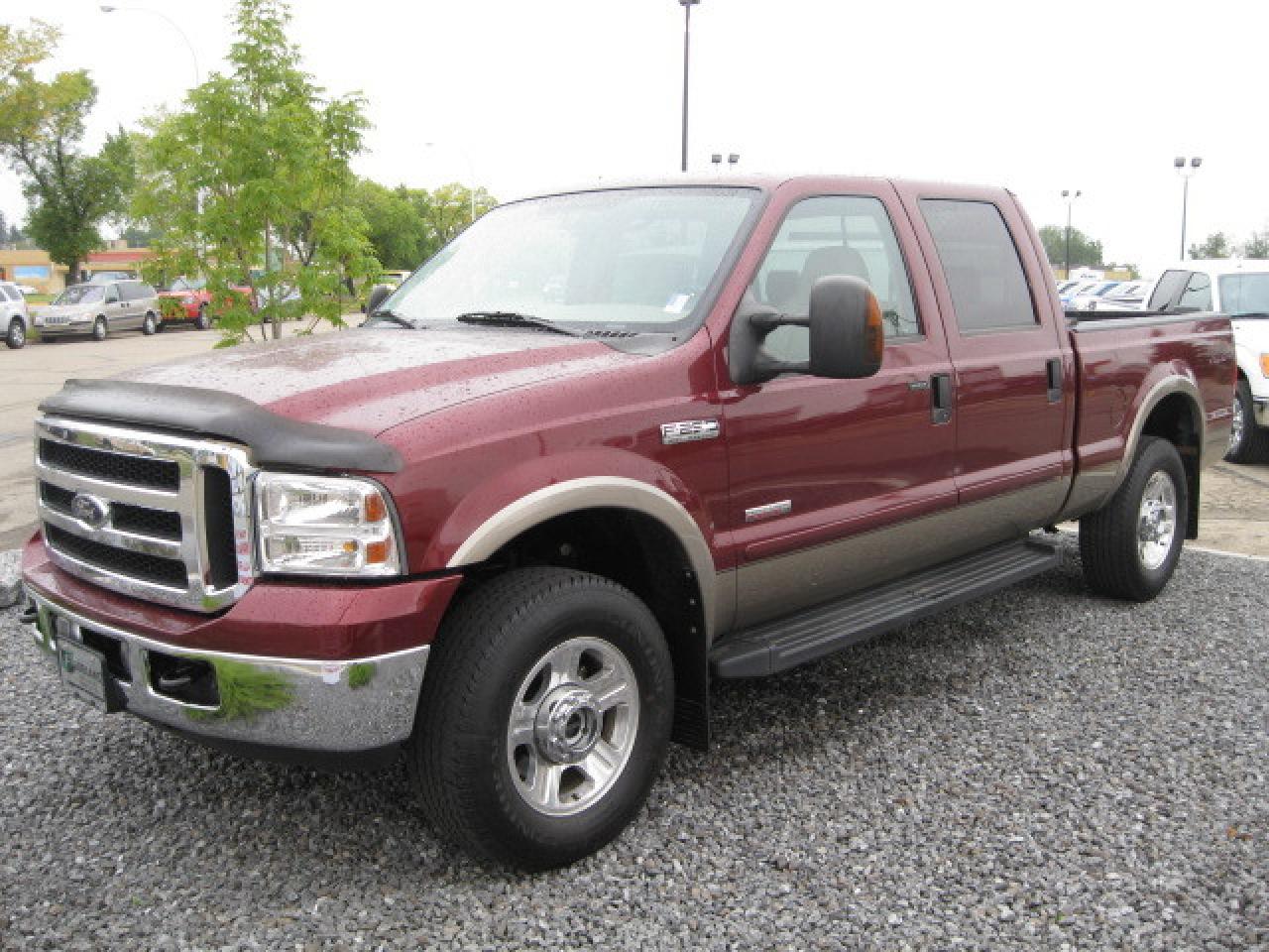 Used 2006 Ford F250 Crew Cab 4x4 LARIAT 4X4 CREW CAB for sale in Innisfail, AB