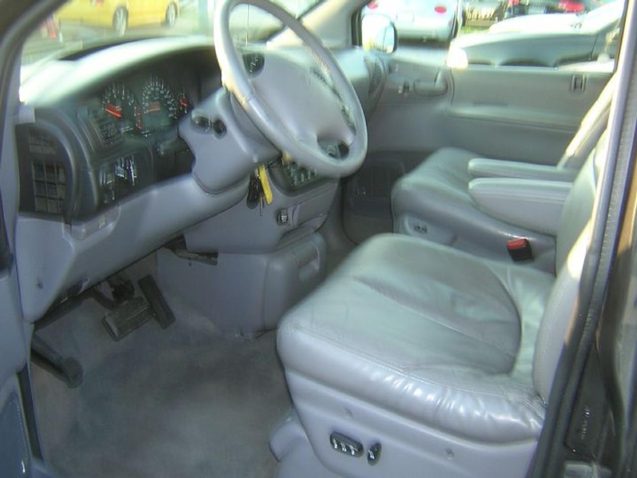 V6 3.8 LITRE ,WOW LOADED LOADED ALL THE POWER OPTIONS, FULL LEATHER INT, ALLOY RIMS, AC, POWER WINDOWS AND DOOR LOCKS,RUNS ABSOLUTELY PERFECT , GREAT FOR SUMMER FAMILY FUN,CERTIFIED AND E TESTED