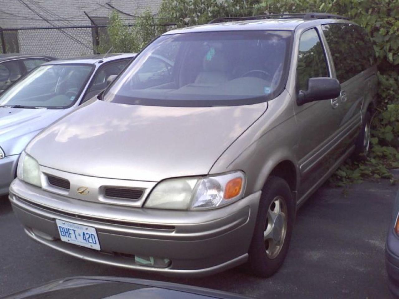 Used 2000 Oldsmobile Silhouette Extended / Leather / DVD for sale in Mississauga, ON