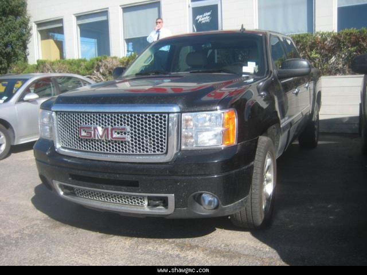 Used 2008 GMC Sierra K1500 CREW Denali for sale in Calgary, AB