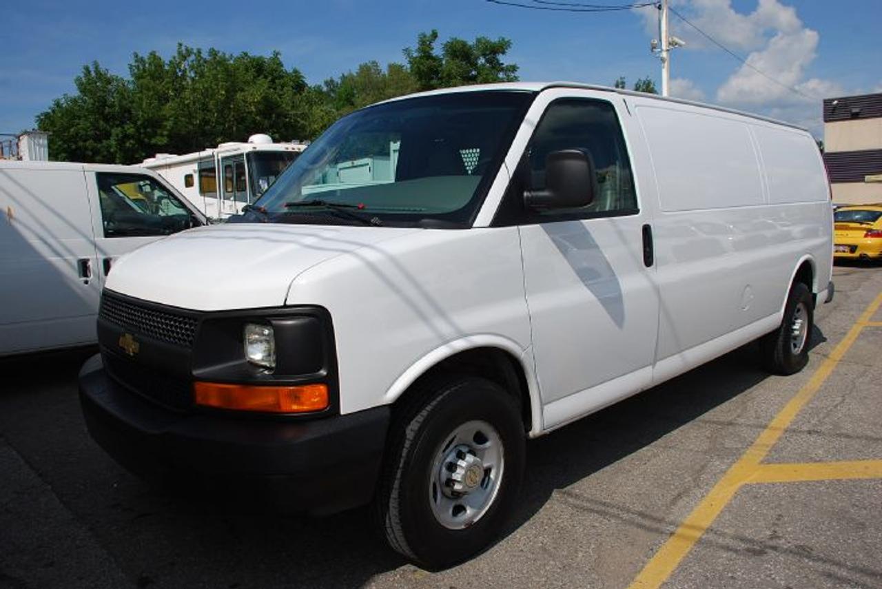 IN EXCELLENT RUNNING CONDITION, DIVIDER, 4.8LV8, AUTO, A/C, AM/FM, DUAL AIRBAGS, BUCKET SEATS, SIDE BARN DOOR WITH WINDOWS, & STEP BUMPER.
 FULLY CERTIFIED AND EMISSION TESTED - COMES WITH 6 MONTHS WARRANTY- 

GREAT FINANCING AND LEASING RATES ARE ALSO OFFERED.
WE ARE A WELL ESTABLISHED AND VERY REPUTABLE DEALER IN THE HEART OF WOODBRIDGE, ONTARIO SELLING TOP QUALITY WORK CARGO & CUBES VANS.
COME IN FOR A TEST DRIVE, WE ARE LOCATED AT 5298 HWY 7 WEST IN WOODBRIDGE IN THE GREATER TORONTO AREA. VERY EASY ACCESS FROM HWY 400, 407, & 427.
SEVERAL TO CHOOSE FROM - GOOD MILEAGE