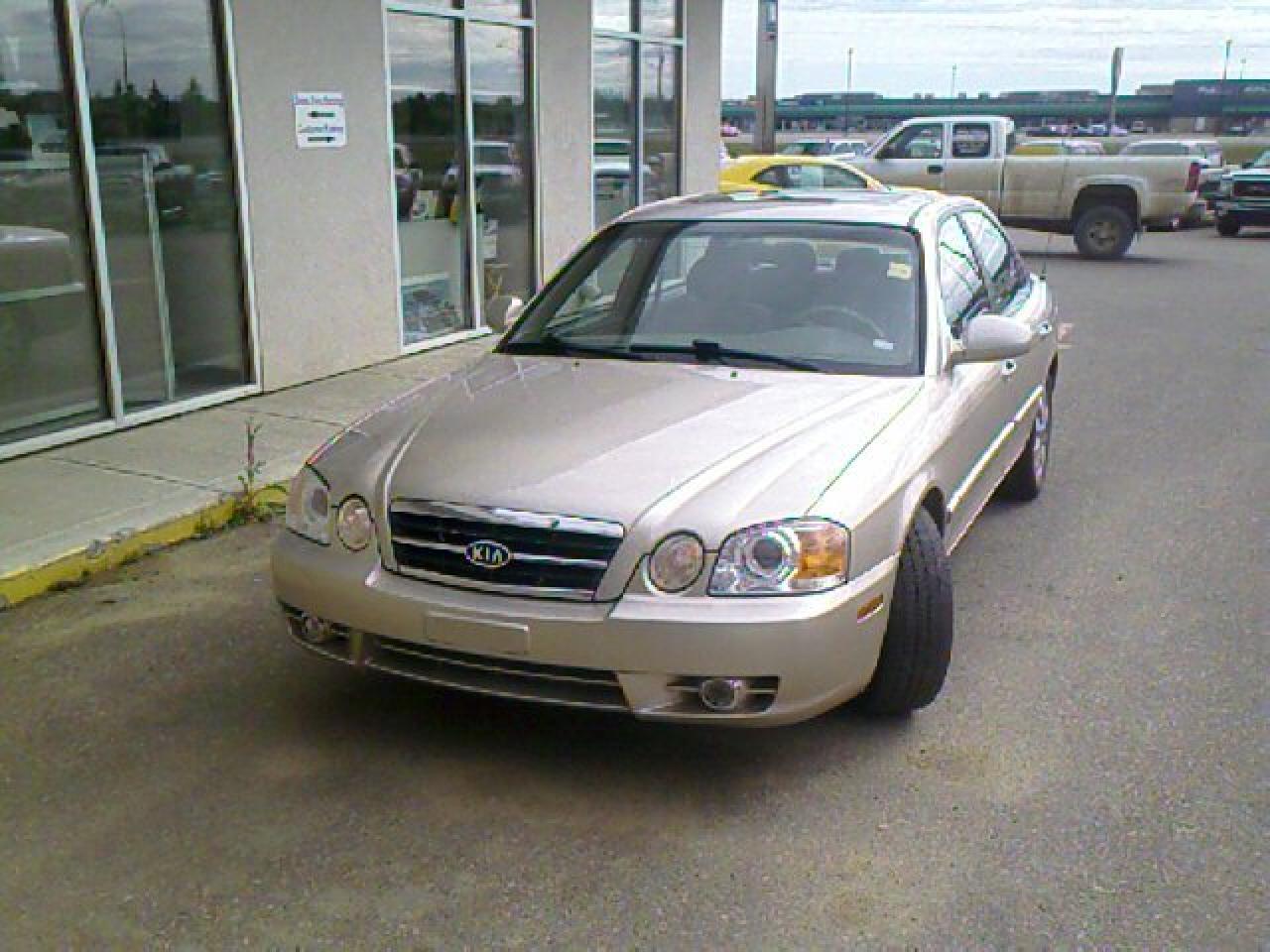 Used 2004 Kia Magentis LX for sale in Meadow Lake, SK