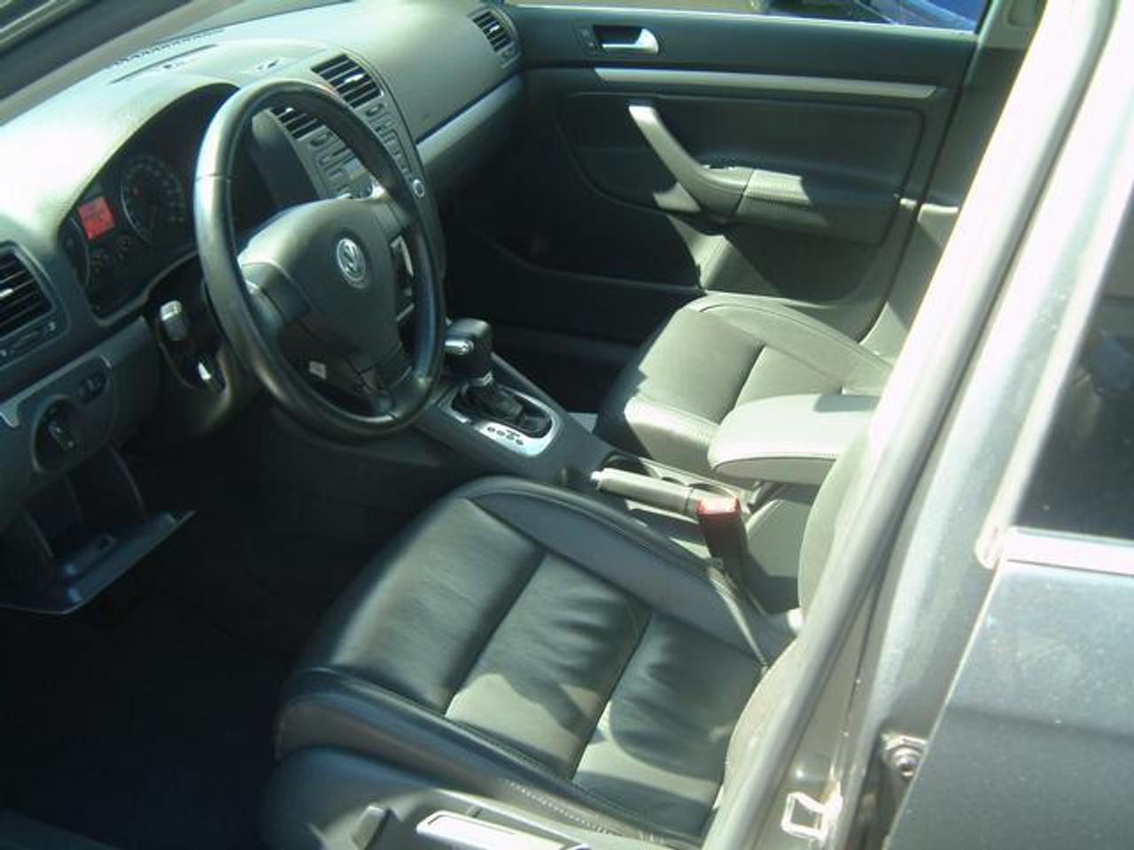 616010.10335878