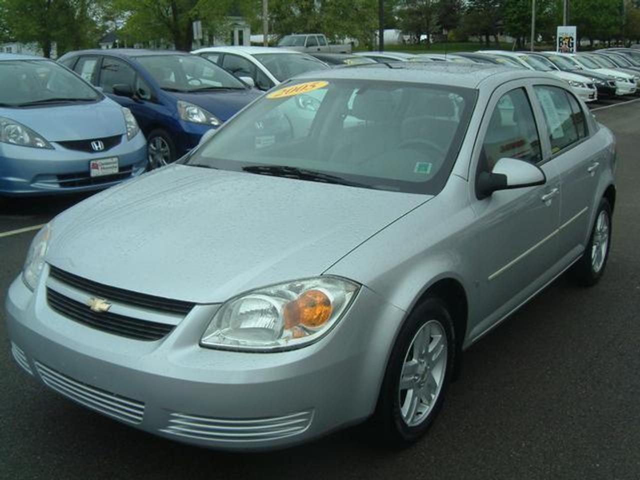 2005 CHEVROLET COBALT 4DR SEDAN  AUTOMATIC.  LOW KMS, CLEAN CAR.  PRICE ONLY: $5950.00   WWW.CENTENNIALHONDA.COM  Come visit us at Centennial Honda, located at  610 South Drive in Summerside.  We are only  45 Minutes from Charlottetown! Call us toll-free at 1 877 339-6030