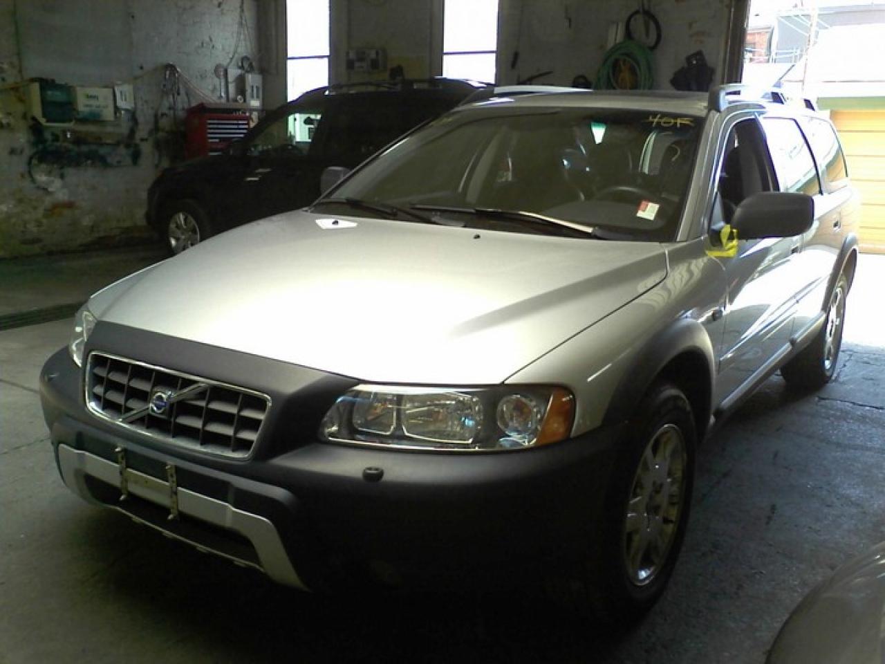 Used 2006 Volvo XC70 WGN for sale in Toronto, ON