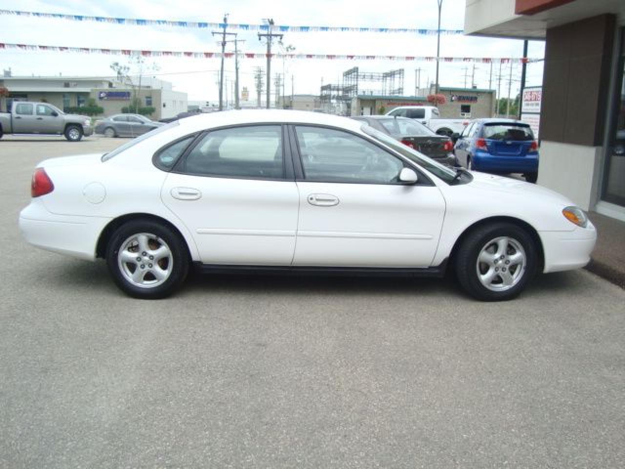 Used 2002 Ford Taurus SE for sale in Steinbach, MB