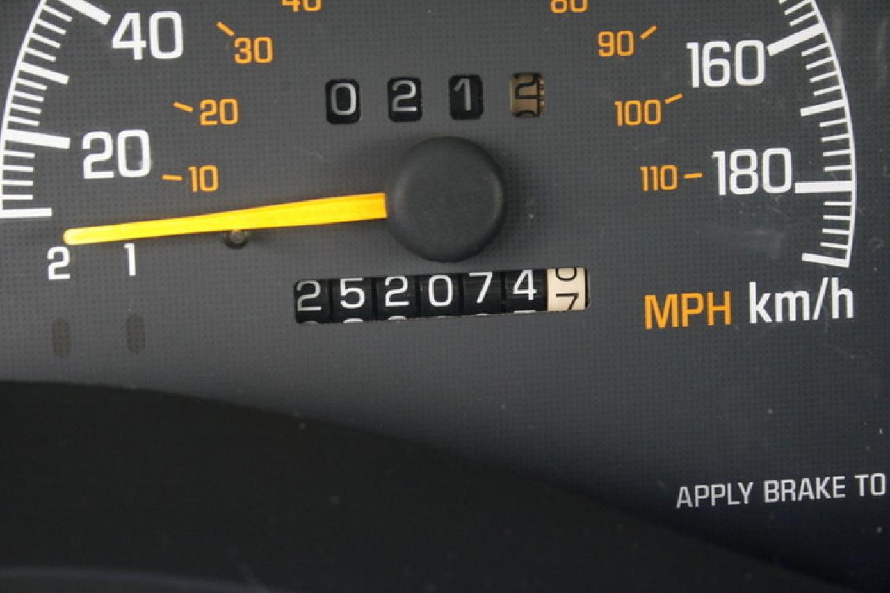616785