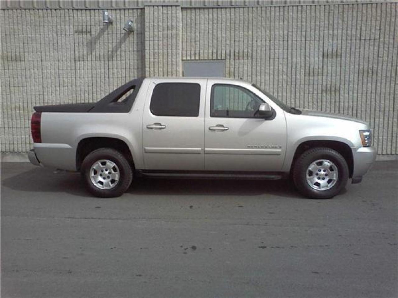 Used 2007 Chevrolet Avalanche 1500 LT for sale in Orleans, ON
