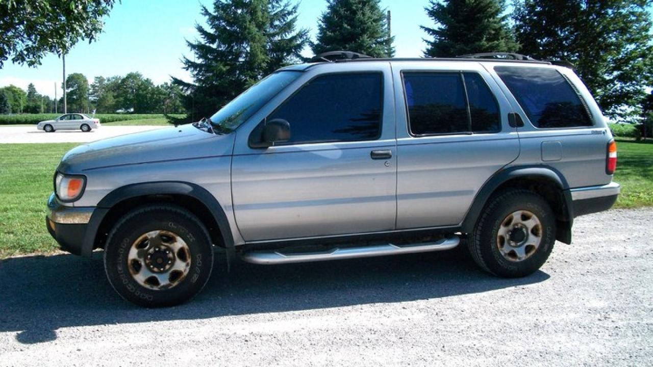 Used 1998 Nissan Pathfinder XE for sale in Thornton, ON