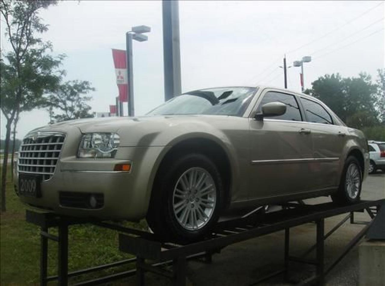 Used 2009 Chrysler 300 Touring for sale in Windsor, ON