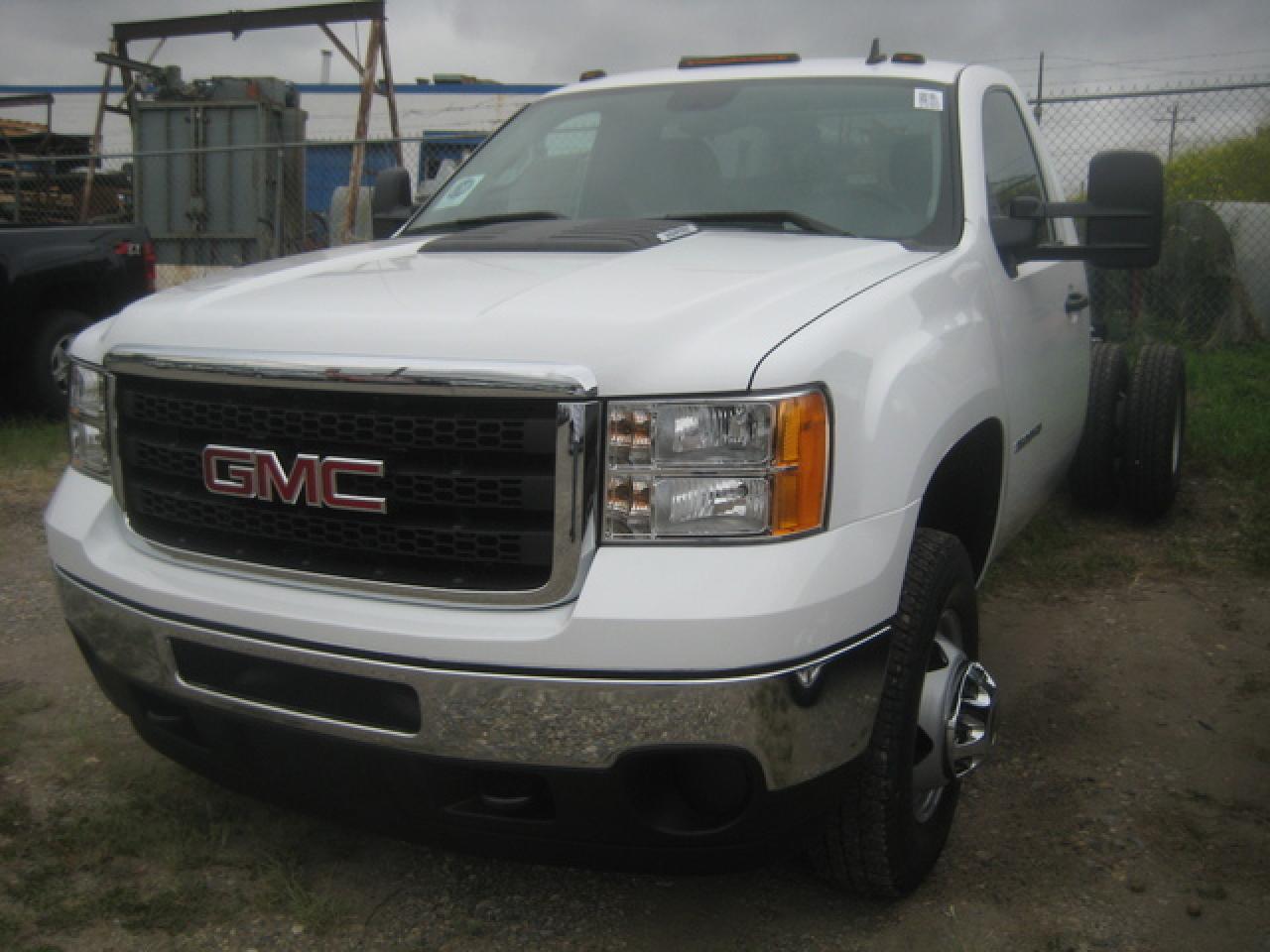 New 2011 GMC Sierra Chassis Cab 3500 HD Reg SLE for sale in Calgary, AB