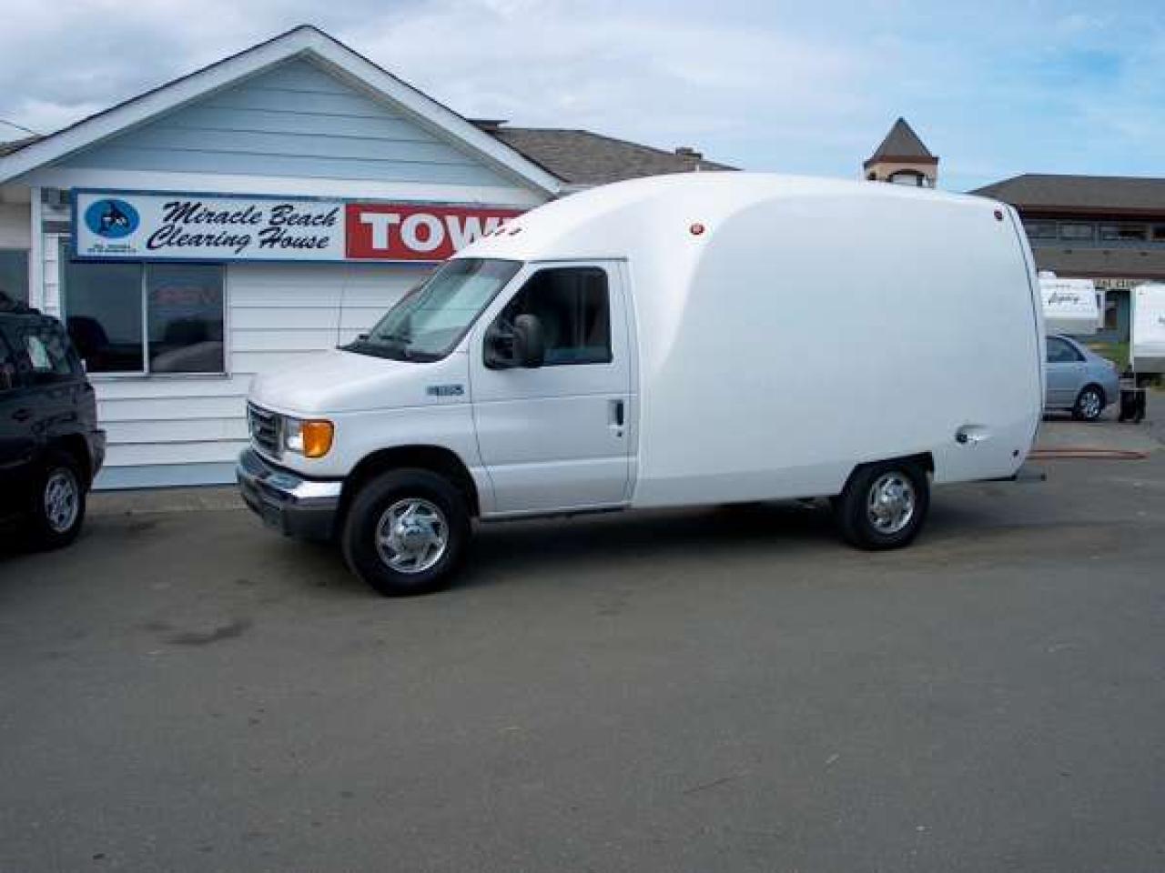 Used 2005 Ford E350 SUPER DUTY BUBBLE VAN E350 SUPER DUTY for sale in Courtenay, BC