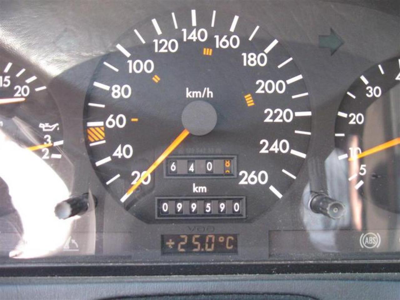 617383