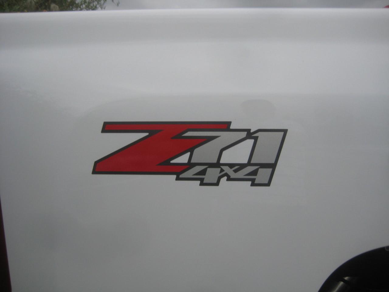 617773