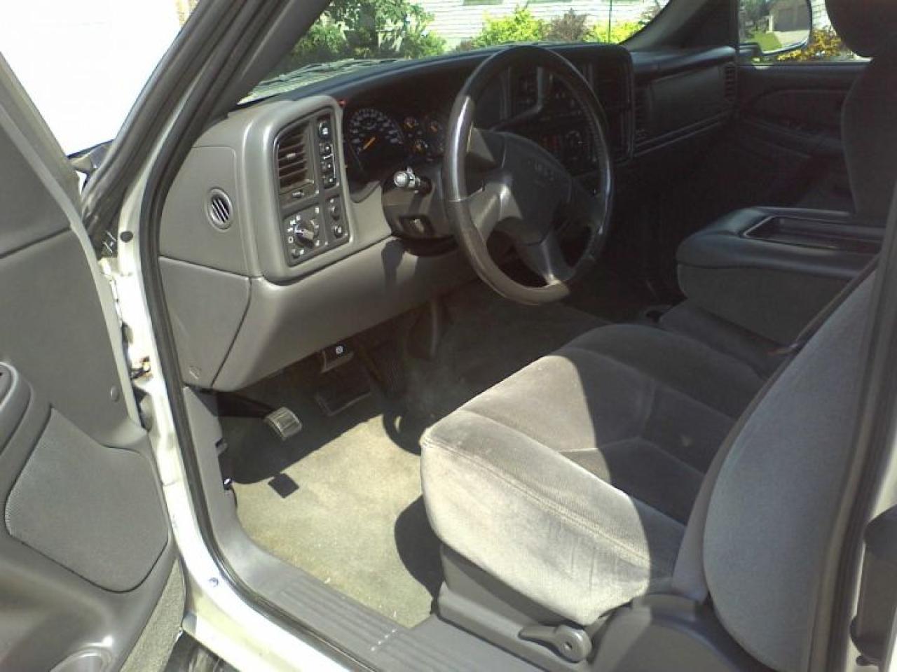 Used 2005 GMC Sierra 1500SLE for sale in Alvinston, ON