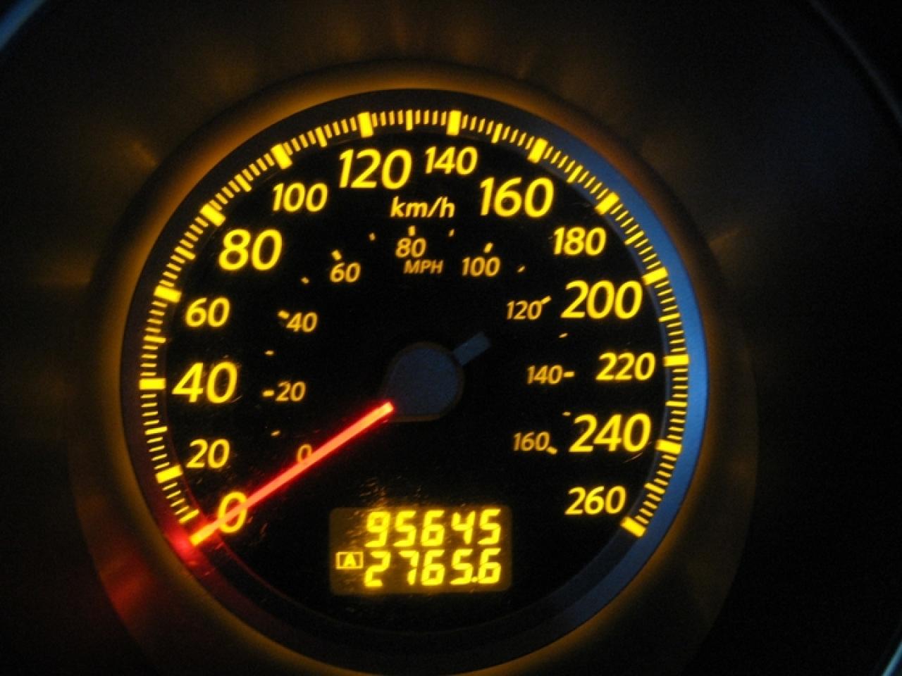 618211
