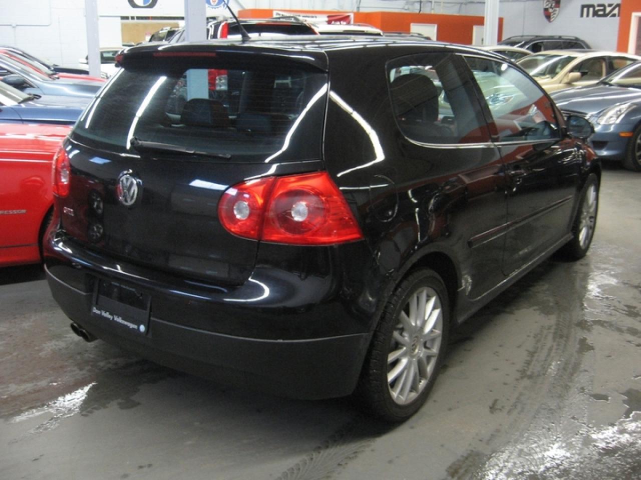 618225