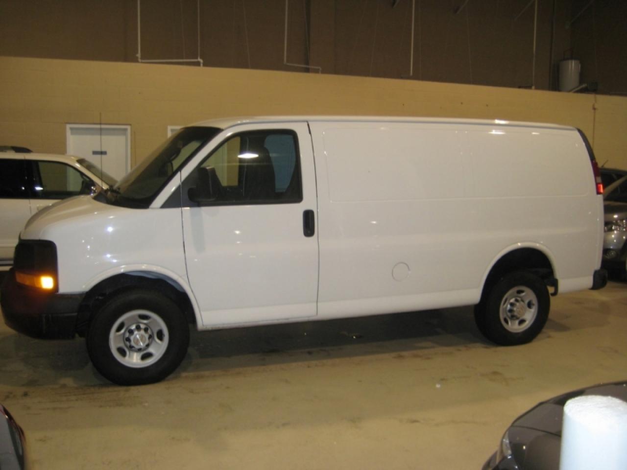 Used 2009 Chevrolet Express 2500 3/4 Ton  for sale in Vaughan, ON