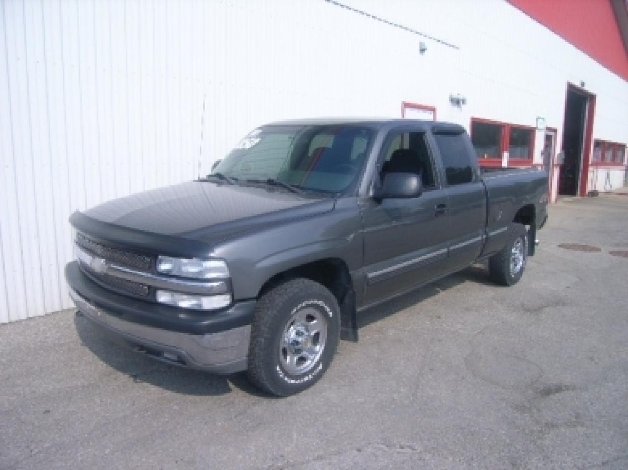 Used 2001 Chevrolet Silverado 4x4 EXTENDED CAB for sale in Lakeshore, ON
