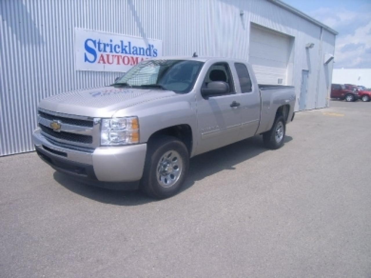 Used 2009 Chevrolet Silverado LT 4X4 EXTEND CAB PREOWNED for sale in Lakeshore, ON