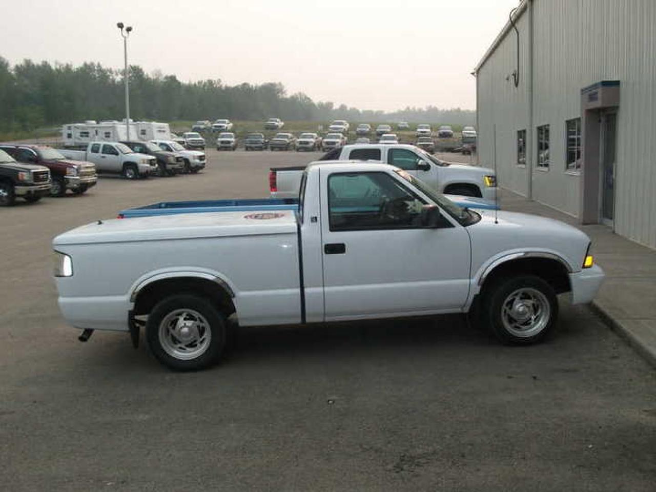Used 2002 GMC Sonoma SLS for sale in Drayton Valley, AB