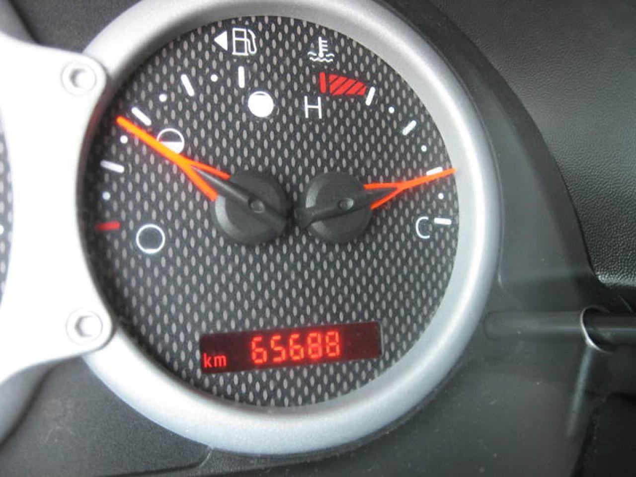 618885
