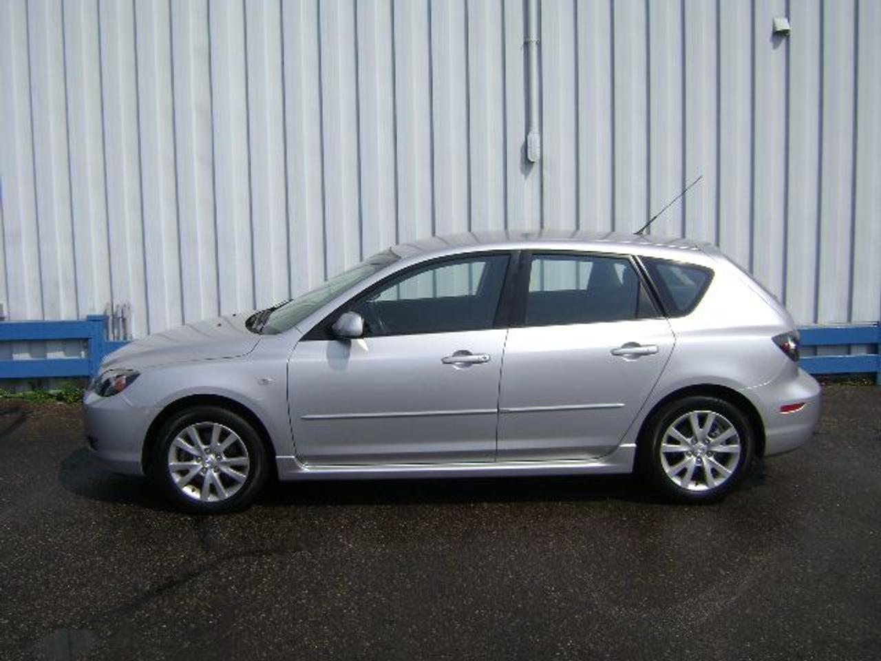 This Canadian car includes a CARPROOF history report, balance of factory warranty, and is guaranteed lien free. Buy with Confidence - Non-commissioned sales staff! Family Owned Business for Over 30 Years! Trade-ins welcome. Fill out our online credit application 24/7 at www.qualitycarsales.com to get pre-approved! Price/payments(OAC)+ taxes & licensing. Call for details!