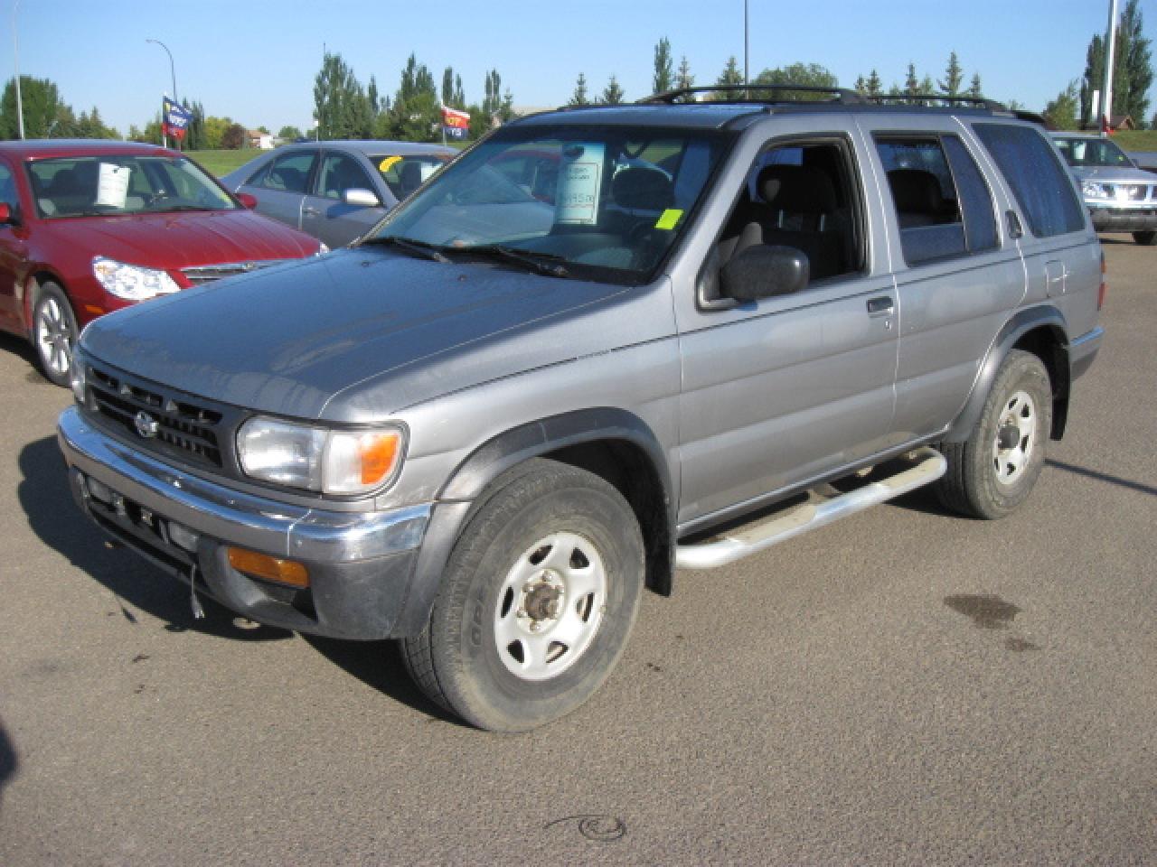 Used 1999 Nissan Pathfinder XE for sale in Lloydminster, AB
