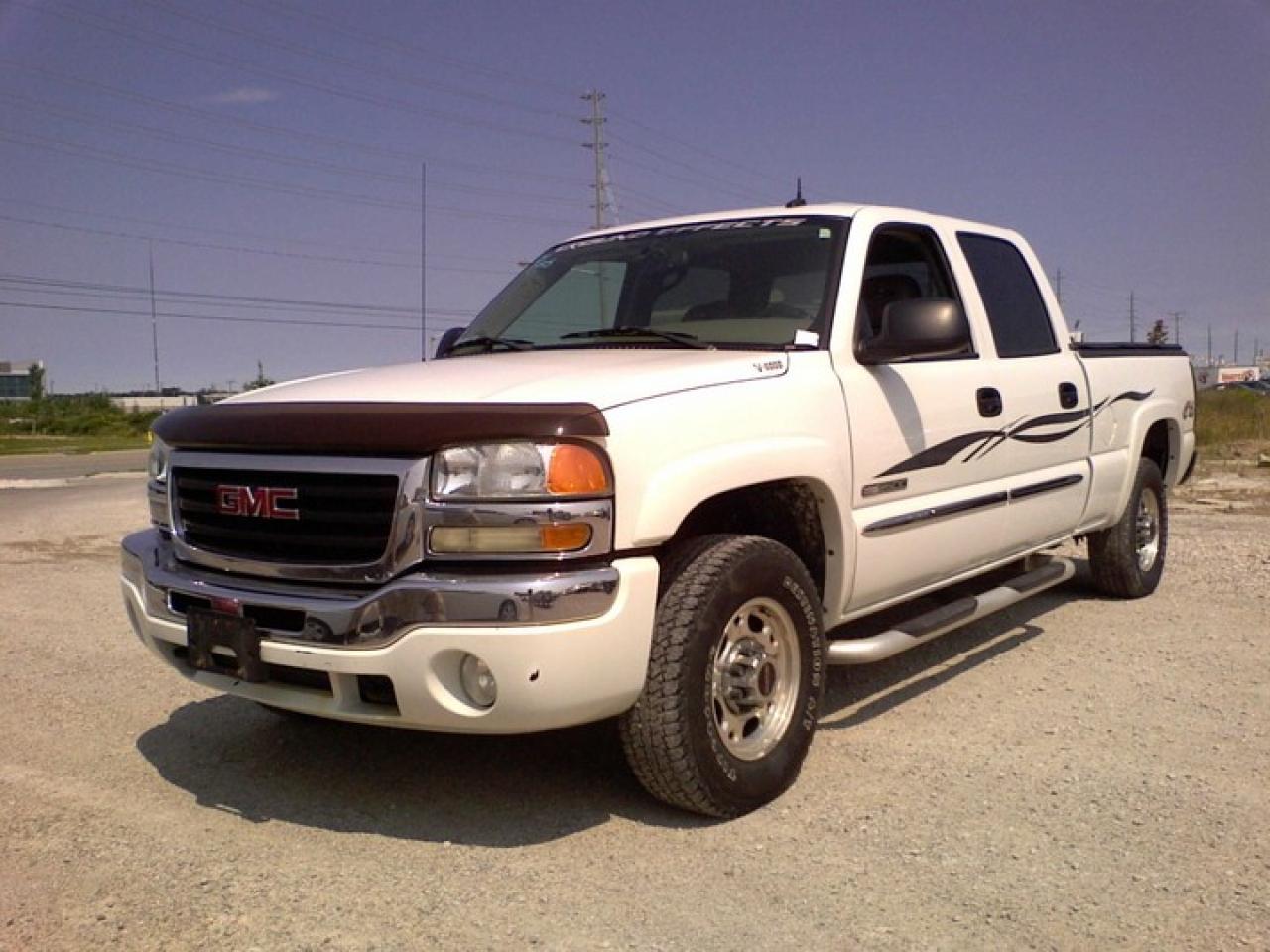 Used 2004 GMC Sierra 2500 SLT Pickup6 1/2 ft for sale in Barrie, ON