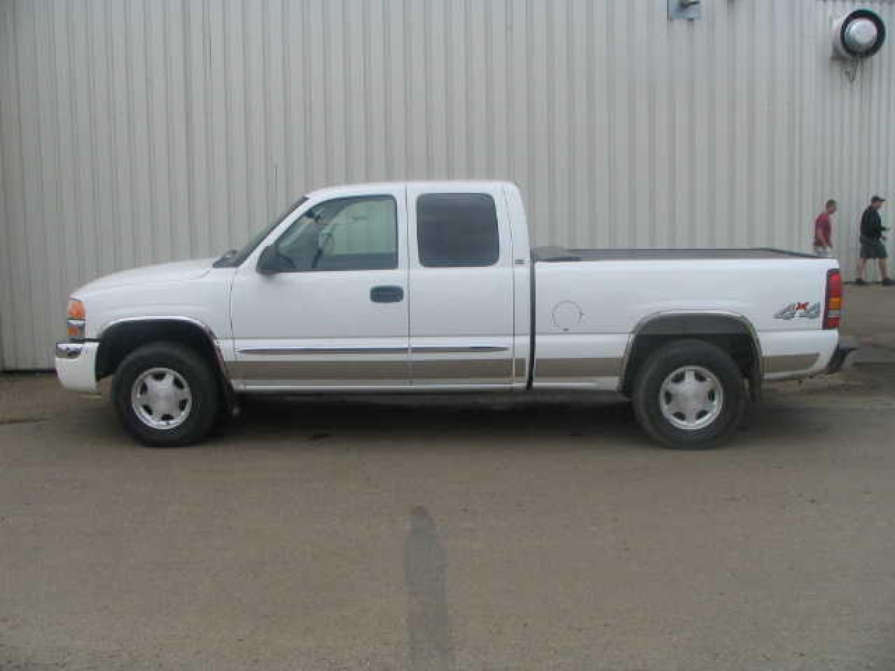 Used 2003 GMC Sierra K1500 Ext SLE for sale in Vermilion, AB