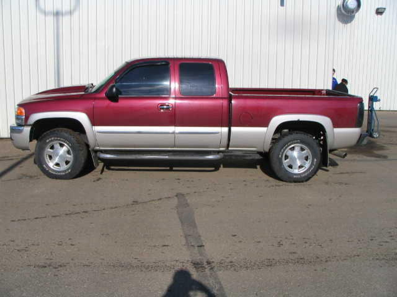 Used 2005 GMC Sierra K1500 Ext SLE for sale in Vermilion, AB