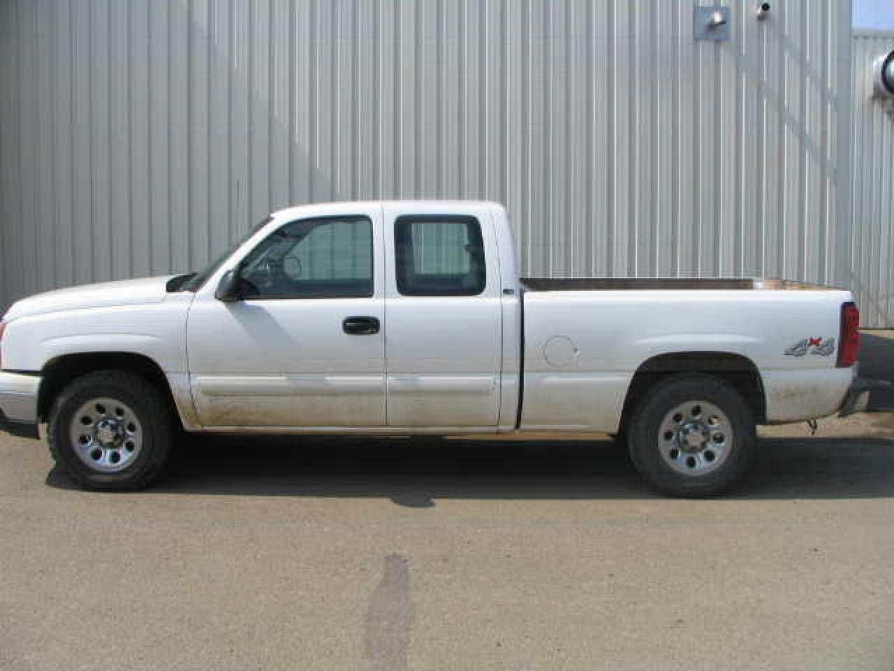 Used 2007 Chevrolet Silverado K1500 EXT LS for sale in Vermilion, AB