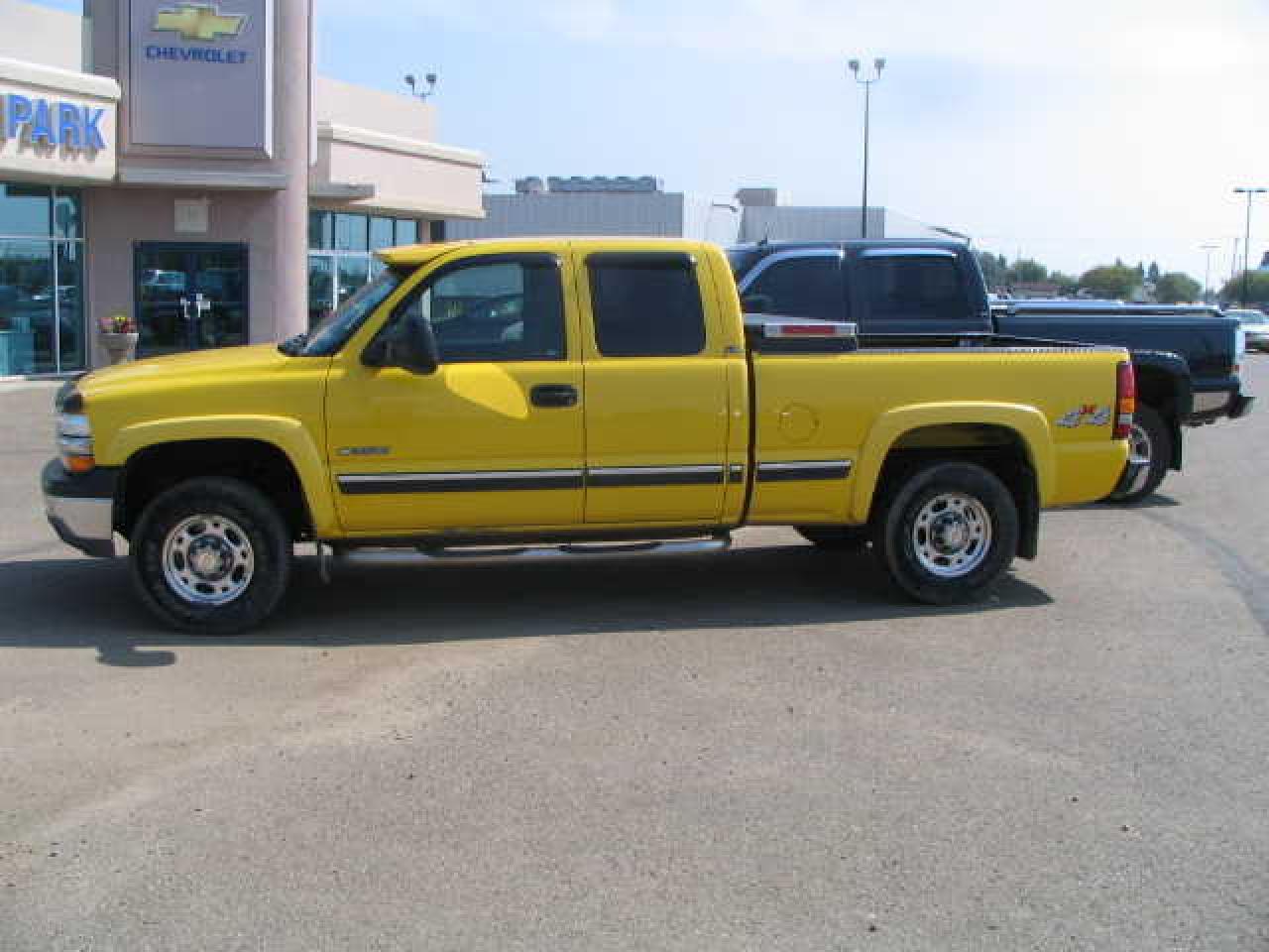 Used 2000 Chevrolet Silverado K2500 Ext LS for sale in Vermilion, AB