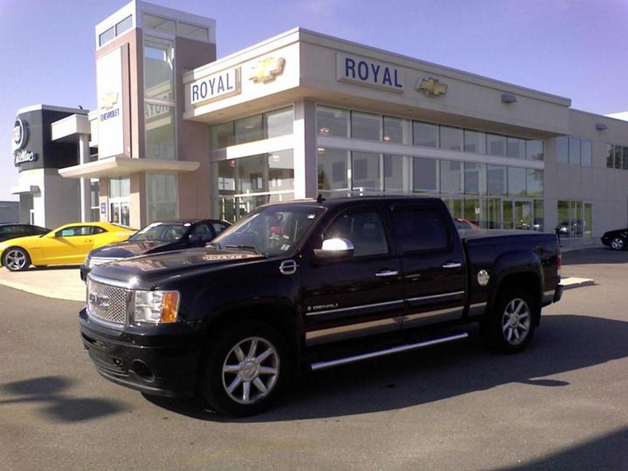 Used 2008 GMC Sierra 1500 Denali Pickup 4D 5 3/4 ft for sale in Orangeville, ON